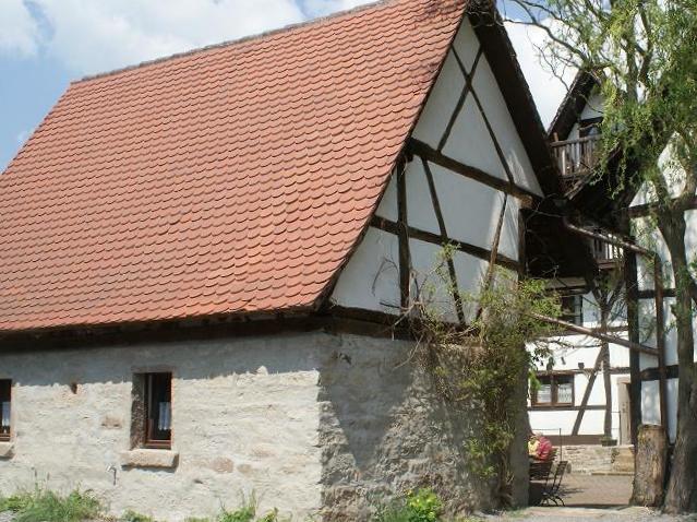 Datei:Eingang vom Parkplatz zum Biergarten Zum Nachtwächter.jpg