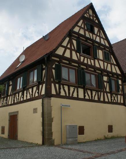 Datei:Haus Bäckerei Ecke Herzenbühlstraße erl.jpg