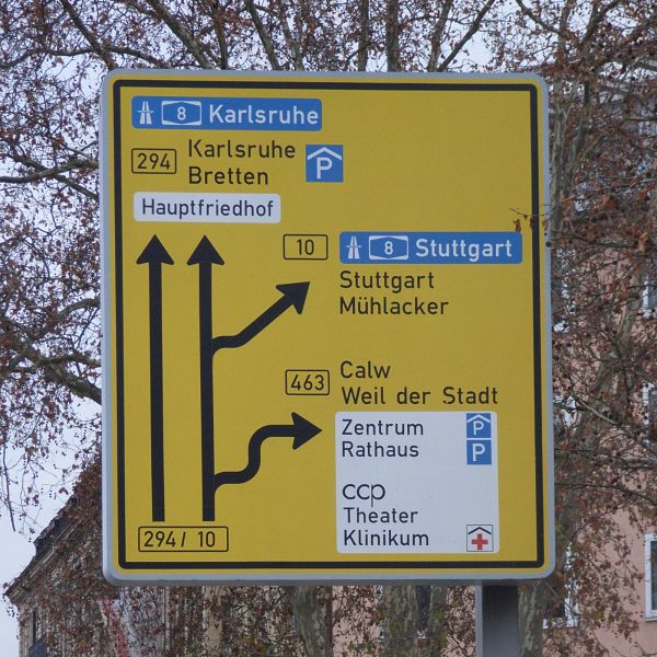 Datei:Wegweiser-Bhfplatz.jpg