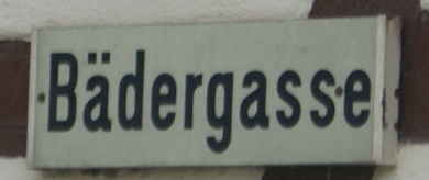 Datei:Straßenschild Bädergasse.jpg