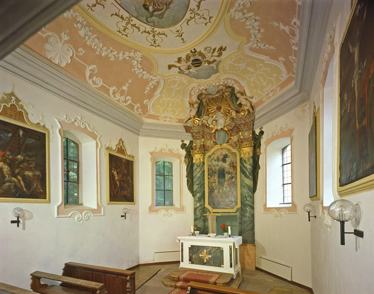 Datei:Steinegg-Schlosskapelle-innen.jpg