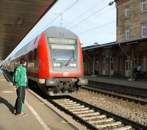 Datei:IRE auf Residenzban in Mühacker.jpg