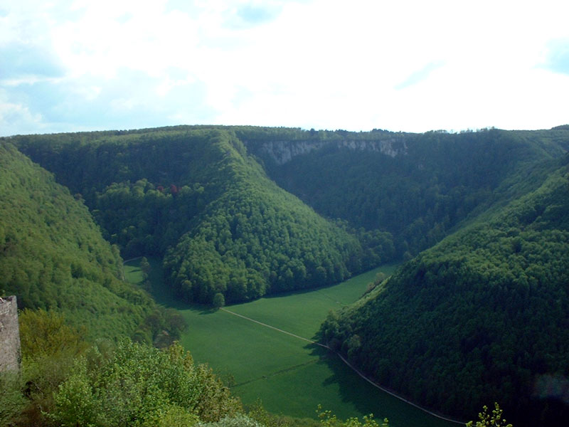 Datei:Albtrauf bei urach.jpg