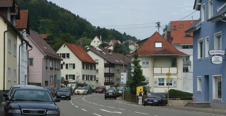 Datei:Calwer Straße Richtung Pforzheimer.jpg