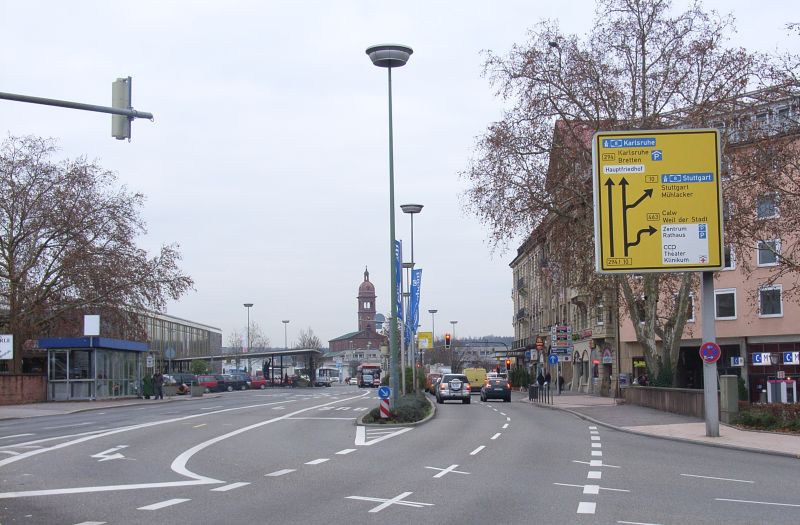Datei:Bahnhofplatz1.jpg