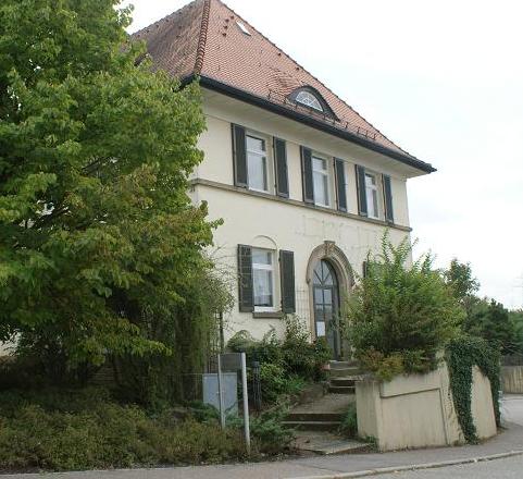 Datei:Pfarramt Dürrrn.jpg