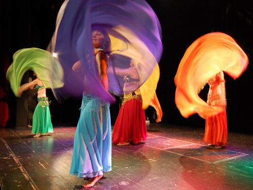 Datei:2010-Show-Schleier.jpg