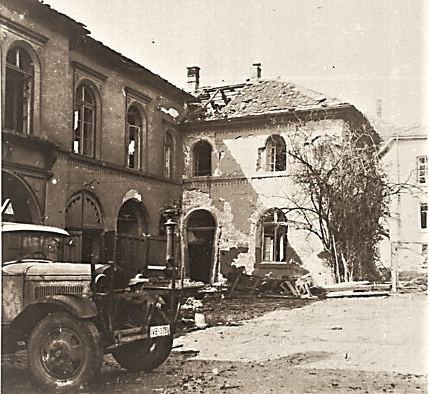 Datei:Pforzheim, Haus Georg Jakob Dennig (später Villa Gülich), Westliche Karl-Friedrich-Straße 55, erbaut um 1833 nach Entwürfen von Friedrich Theodor Fischer (1803-1867), Bild a.jpg
