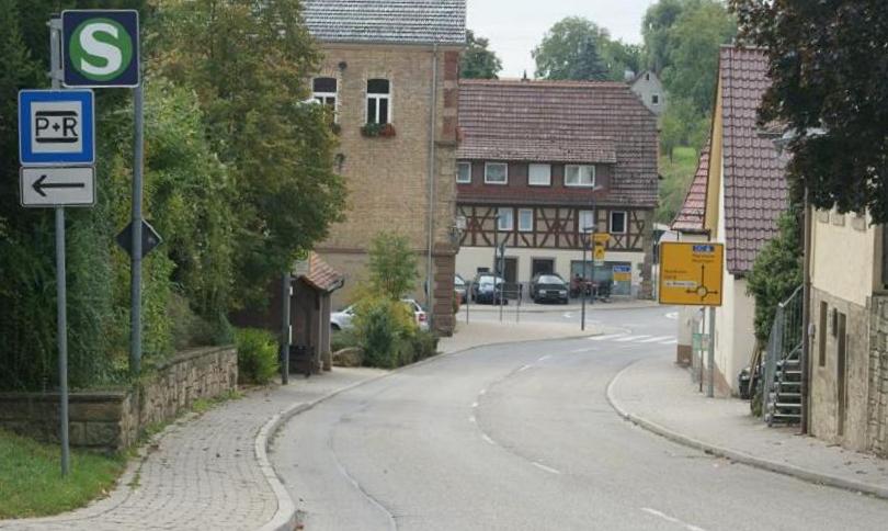 Datei:Straße von Lückenbronn in Dürrn.jpg