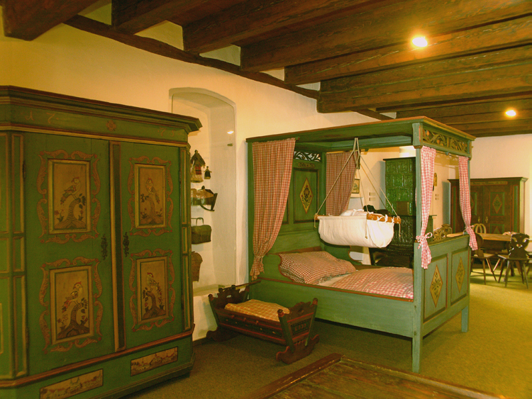 Datei:Mühlacker Museum Schlafzimmer.jpg