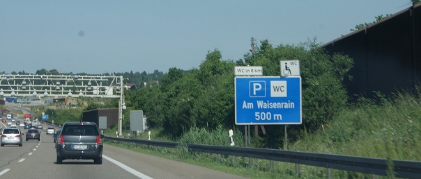 Datei:Parkplatz Waisenrain auf der A 8 vor PF-Nord.jpg