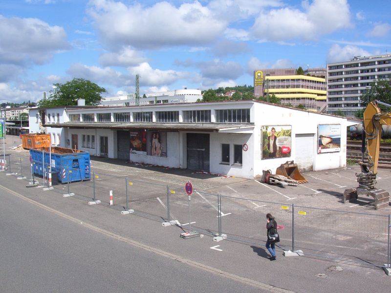 Datei:Pforzheim Hbf Expressguthalle 2011-06-11e.jpg