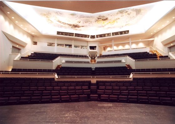 Datei:Stadttheater Pforzheim am Waisenhausplatz (Eröffnung 1990), Entwurf Bodo Fleischer, Architekt (geb. 7. November 1930 in Berlin; gest. 18. Februar 2013 in Berlin), e.jpg