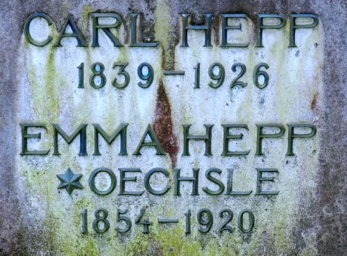 Datei:Grabmal Hans Reichert (1907-1991) und Gertrud Reichert geb. Dippold (1921-1999), Carl Hepp (1839-1926) und Emma Hepp geb. Oechsle (1854-1920).jpg