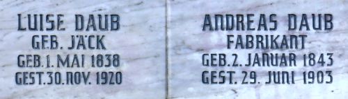 Datei:Grabmal Andreas Daub (geb. 2. Januar 1843; gest.29. Juni 1903) und Luise Daub geb. Jäck (geb. 1. Mai 1838; gest. 30. November 1920), Tafel.jpg