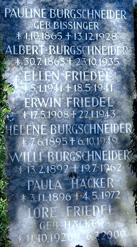 Datei:Grabmal Pauline Burgschneider geb. Bissinger (1865-1928) und Albert Burgschneider (1863-1935), Tafel.jpg
