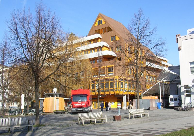 Datei:Gelbes Haus v SE.jpg