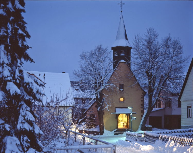 Datei:Kirchle-Hohenwart- Winterabend-.jpg