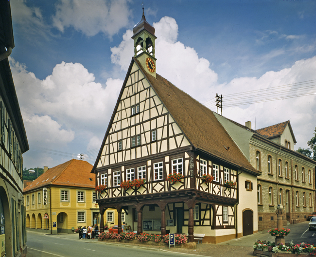 Datei:Kö-Stein Rathaus.jpg