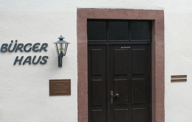 Datei:Eingang Bürgerhaus Ersingen.jpg