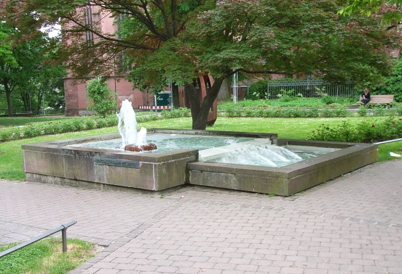 Datei:Ernst-Ackermann-Brunnen.jpg