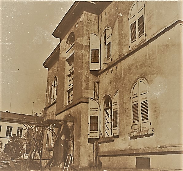 Datei:Pforzheim, Haus Georg Jakob Dennig (später Villa Gülich), Westliche Karl-Friedrich-Straße 55, erbaut um 1833 nach Entwürfen von Friedrich Theodor Fischer (1803-1867), Bild b.jpg