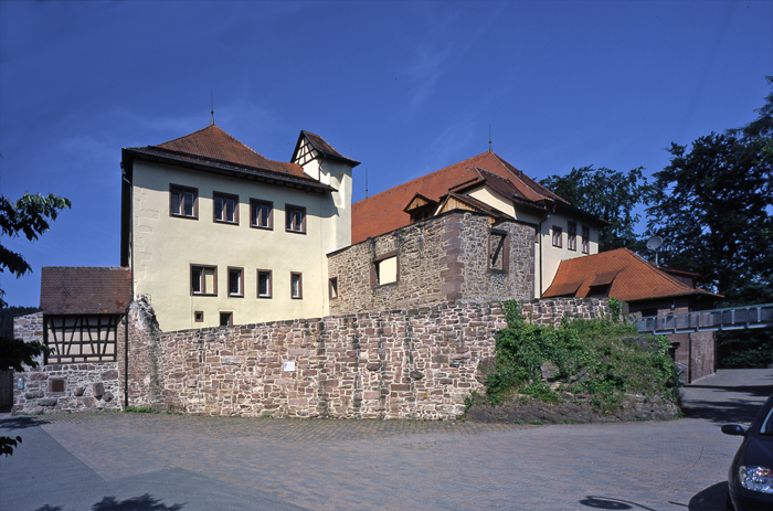 Datei:Schloss Einfahrt Neuenbürg.jpg