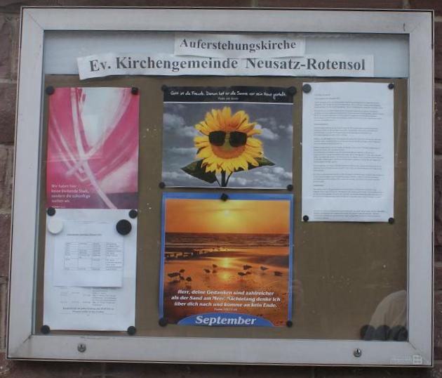 Datei:Aushangkasten an der Auerstehungskirche.jpg