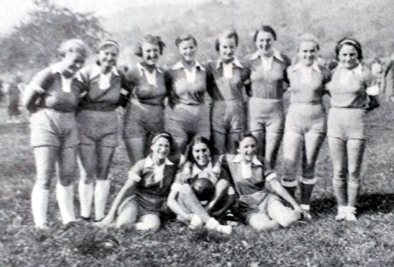 Datei:Handball-Damen der TGS Pforzheim.jpg