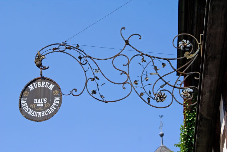 Datei:Schild-Hausderlandsmannschaften-.jpg