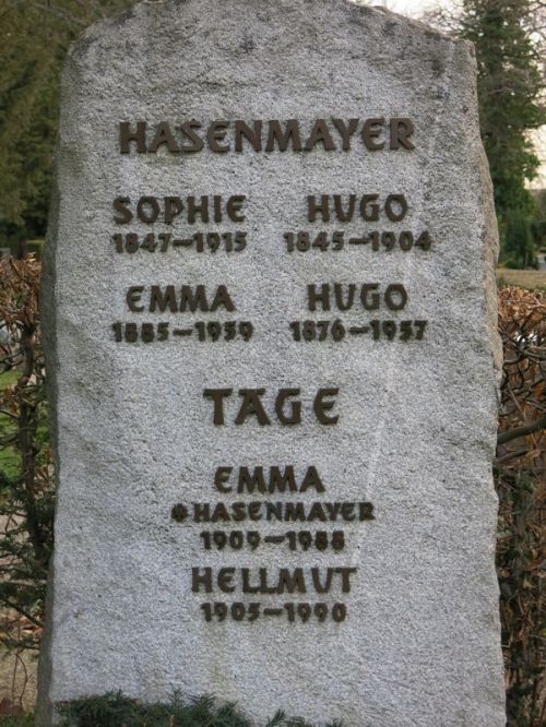 Datei:Grabmal Emma Hasenmayer verh. Täge (* 1909; † 1988), Tochter des Unternehmers Hugo Hasenmayer (1876-1957).jpg