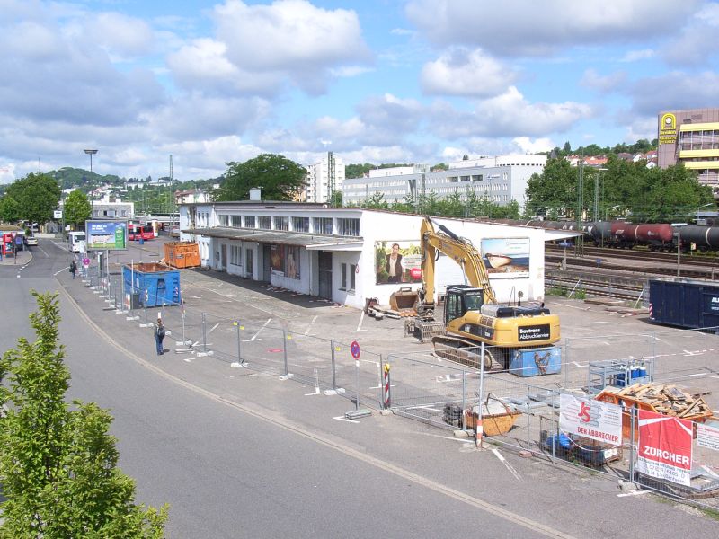 Datei:Pforzheim Hbf Expressguthalle 2011-06-11f.jpg