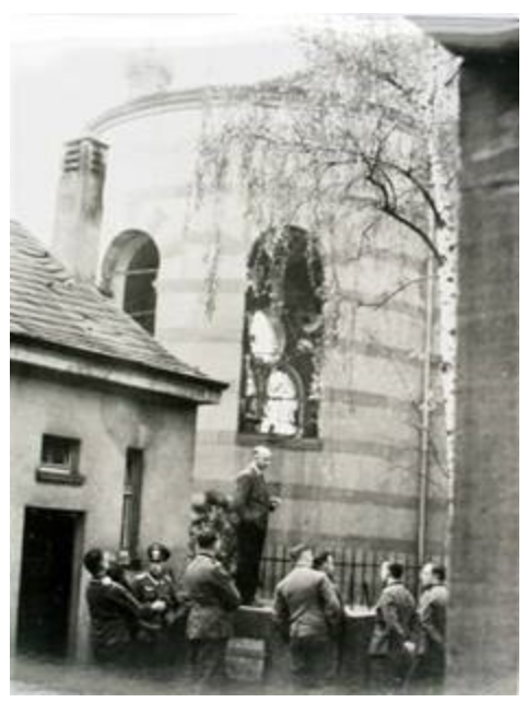Datei:Ruine des Alten Synagoge an der Zerrennerstraße 26-28 in Pforzheim, Entwurf Ludwig Levy, erbaut 1891–1892, zerstört 1938 .png