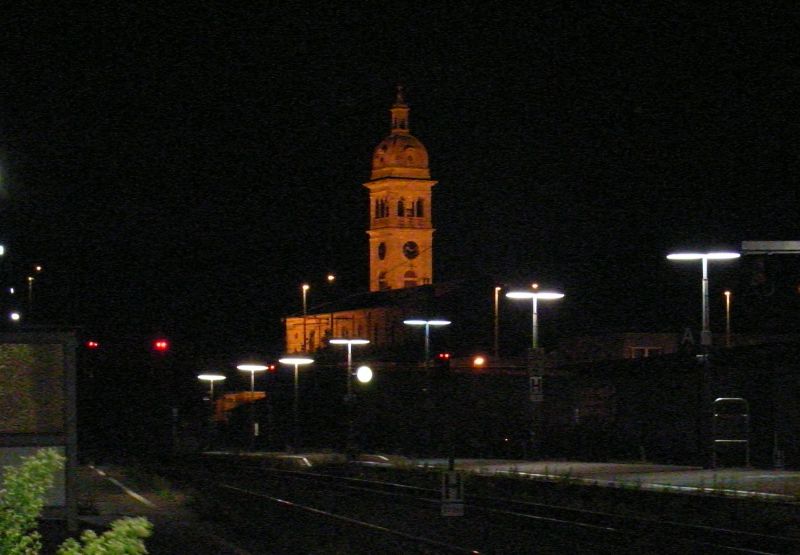 Datei:StFranz nachts vom Hbf.jpg