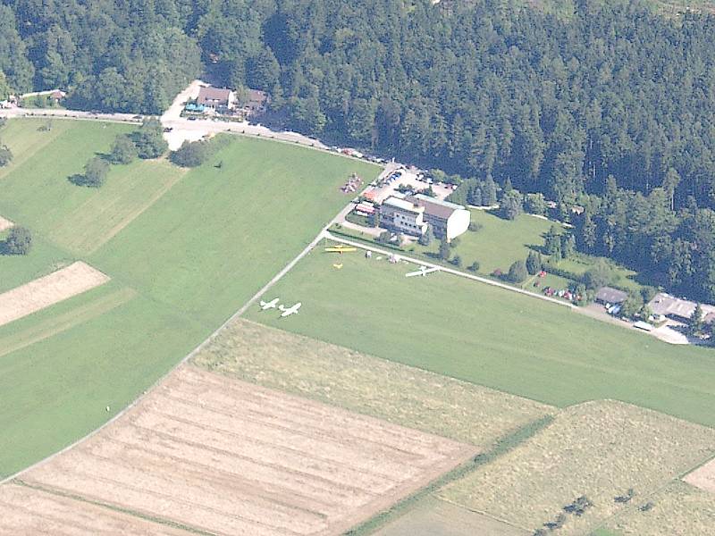 Datei:Flugplatz Schwann.jpg
