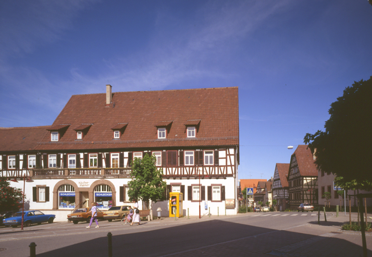 Datei:Wiernsheim Klosterhof.jpg