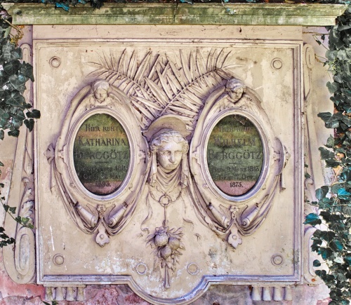 Datei:Grabmal Wilhelm Berggötz (geb. 9.3.1813; gest. 7.10.1875) und Katharina Berggötz geb. ? (geb. 12.2.1811; gest. 12.5.1893).jpg