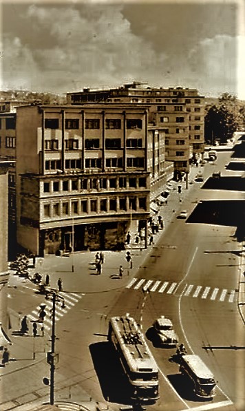 Datei:Badische Bank am Leopoldplatz, Poststraße 2–4, Ecke Bahnhofstraße in Pforzheim, Entwurf Otto Bartning und Otto Dörzbach, 1956 (b).jpg