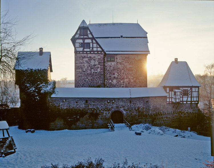 Datei:Schloss Altensteig Winteraben v.Norden .jpg
