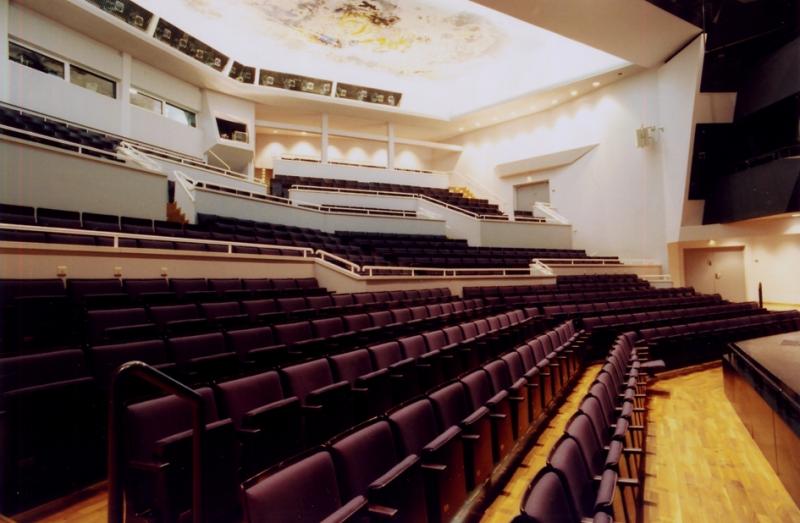 Datei:Stadttheater Pforzheim am Waisenhausplatz (Eröffnung 1990), Entwurf Bodo Fleischer, Architekt (geb. 7. November 1930 in Berlin; gest. 18. Februar 2013 in Berlin), f.jpg