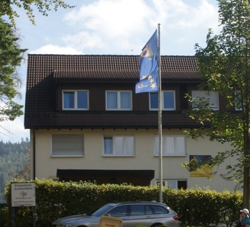 Datei:Aschenhüttte von Anfang Aschenhüttenweg.jpg