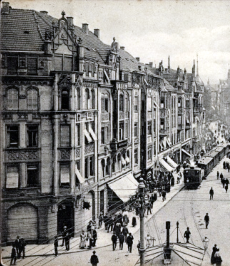 Datei:Westliche Karl-Friedrich-Straße 96-88 in Pforzheim, erbaut 1899 bis 1900 nach Entwürfen der Architekten Josef Roos, Christian Hering und O. Berger.png