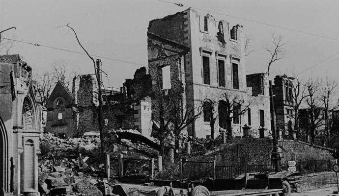 Datei:Ruine des Hauses Theodor Bohnenberger, Westliche Karl-Friedrich-Straße 86, Pforzheim, Entwurf von Karl August Schwarz (1781-1853).jpg