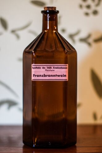 GHV Apotheke-Glasflasche-Eckig.JPG