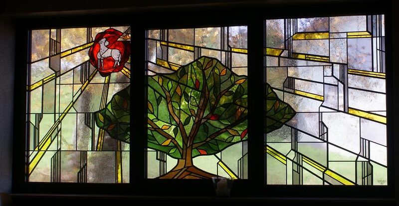 Datei:Glasfenster Auferstehungskirche Eingangsseite.JPG