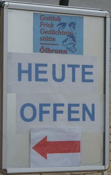 Datei:Hinweistafel Gotlob Frick Gedächtnisstätte.JPG