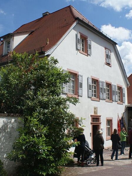 Datei:Altes katholische Pfarrhaus Ersingen.JPG