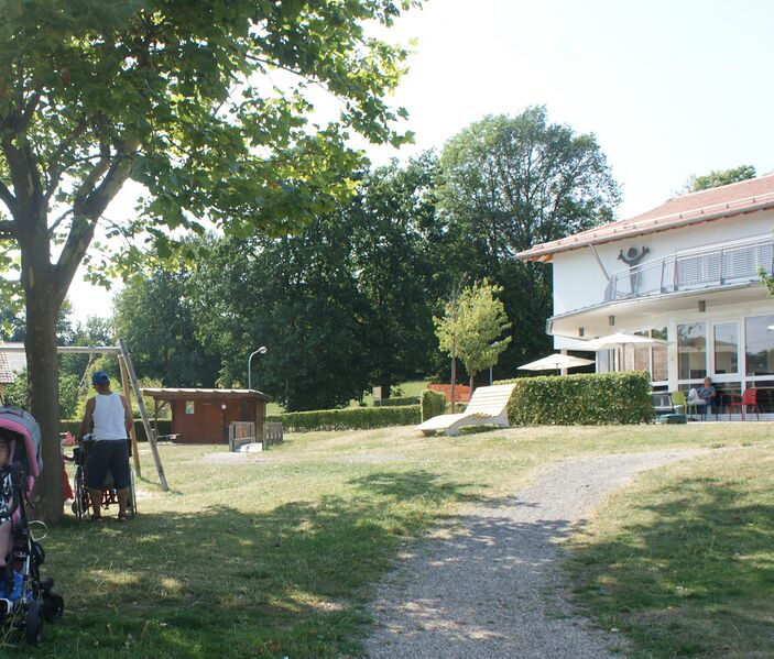 Datei:Kinderklinik Garten Schömberg.JPG