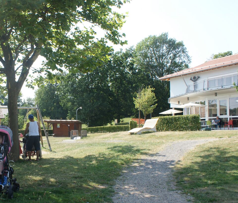 Datei:Kinderklinik Garten Schömberg.JPG