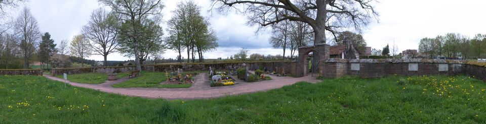 Datei:2023-05-01 Holzbronn Friedhof 220°.jpg